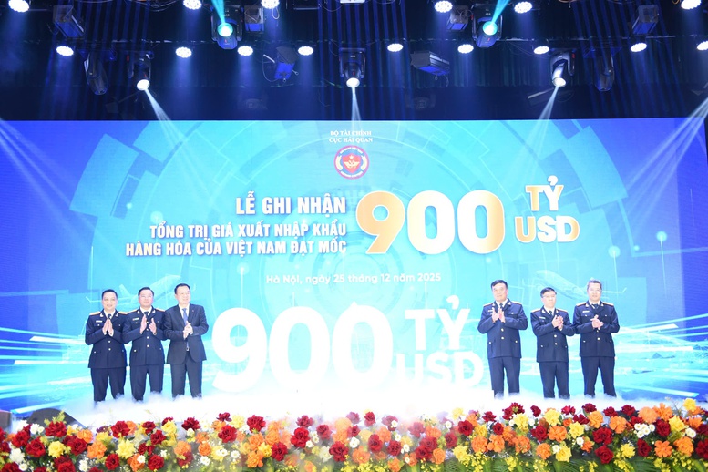 Hải quan tạo thuận lợi thương mại, góp phần đưa xuất nhập khẩu cán mốc 900 tỷ USD